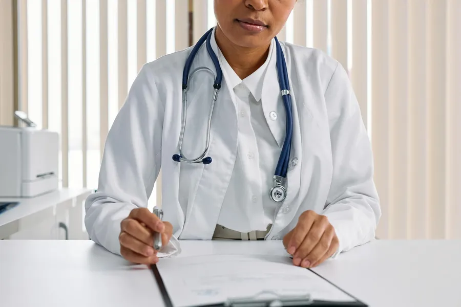 Wie können Gesundheitsexperten den Zugang zu Gesundheitsdienstleistungen erleichtern?